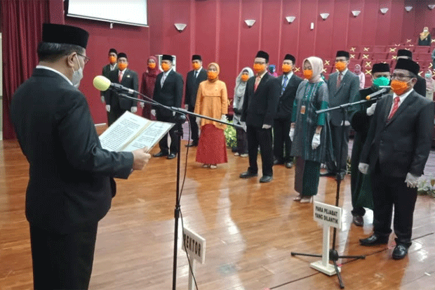 Rektor UNM Prof Husain...