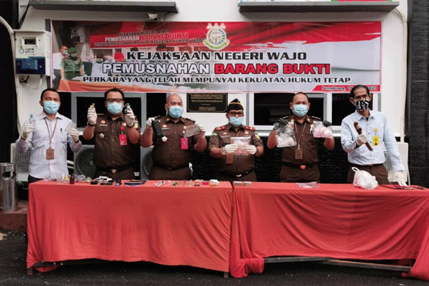 Kejari Wajo Musnahkan...