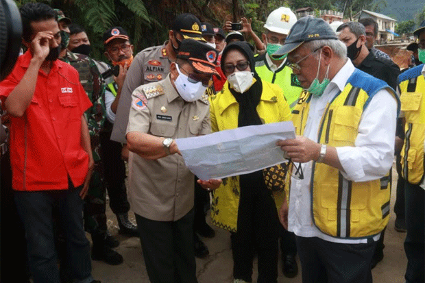 Jembatan Gantung Akan...