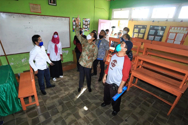 Tampak Usang, Infrastruktur...