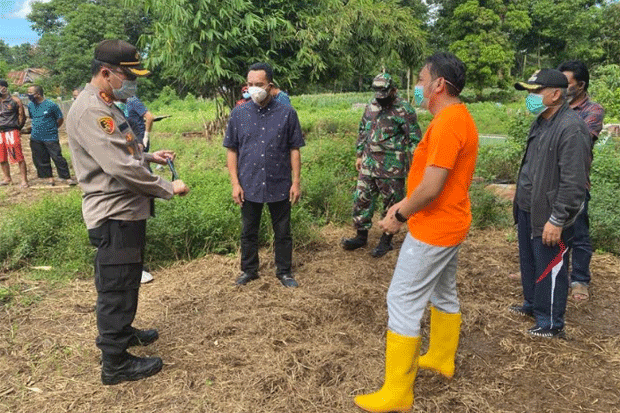 Relawan Banjir di Bantaeng...