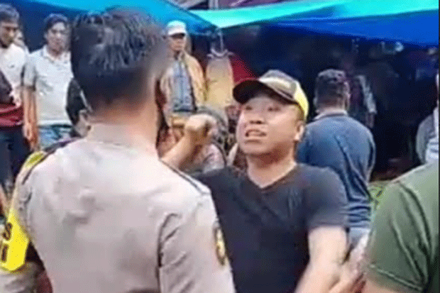 Video Pemuda Ancam Polisi...