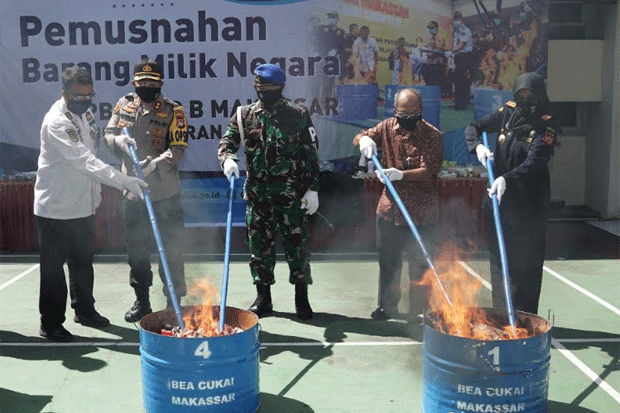 Bea Cukai Makassar Musnahkan...