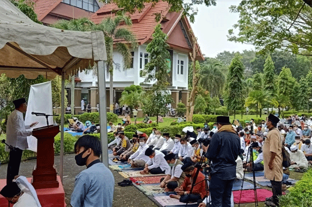 Jadi Khatib Salat Idul...