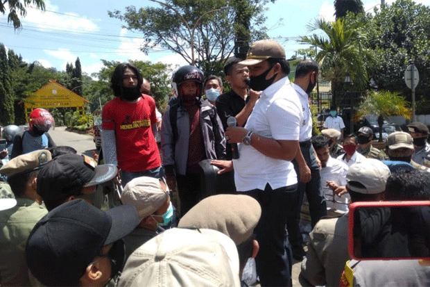 Warga Penja Enrekang...