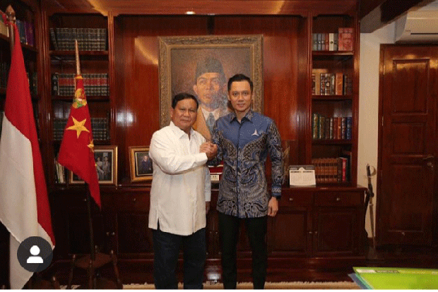 AHY Posting Foto Bareng...