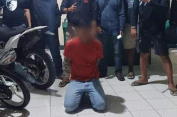 Pura-pura Membeli, Pria...