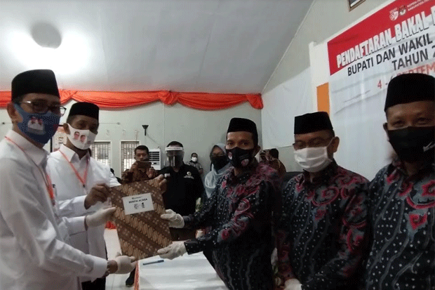 2 Pasangan Calon Bupati...