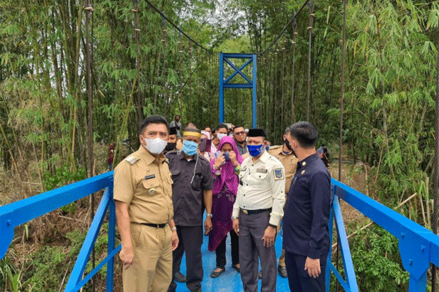 Jembatan Penghubung...