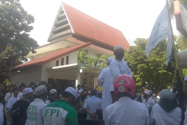 FPI Unjuk Rasa di DPRD...