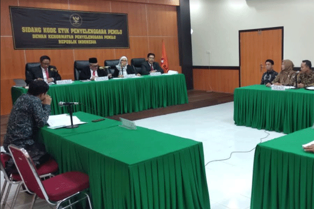 DKPP Akan Sidang 5 Komisioner...