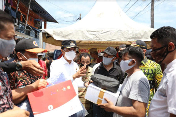Pj Wali Kota Salurkan...