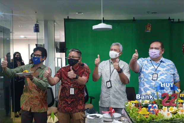 Rayakan HUT ke-22, Bank...