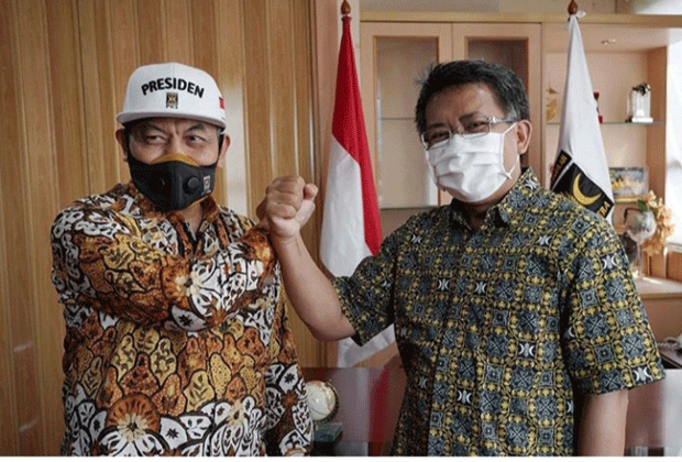 Sohibul Iman Serahkan...