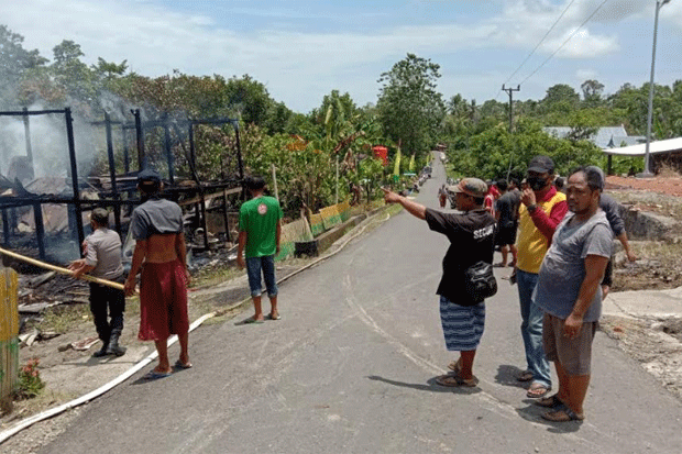 2 Rumah di Wajo Ludes...