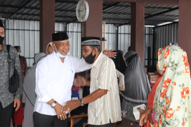 Warga Desa Cilellang...