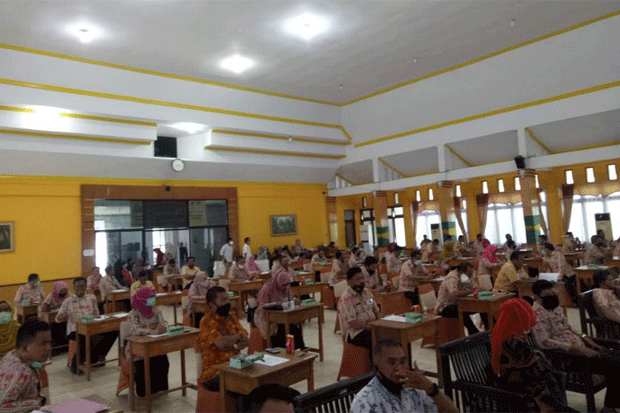 64 Pejabat Ikut Lelang...