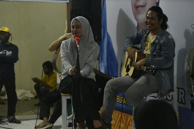 Indah Putri Indriani...