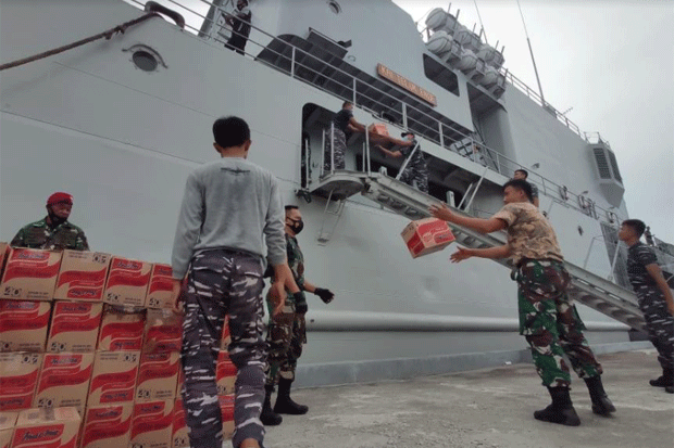 Dua Kapal TNI AL yang...