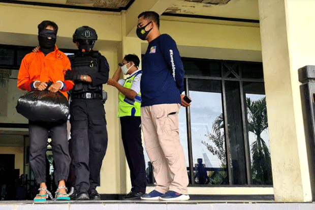 Pemindahan 19 Tersangka...