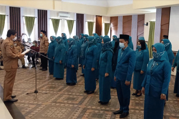 Enam Pria Dilantik Menjadi...
