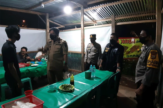 Sejumlah Warung Makan...