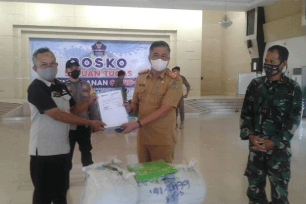 PT Semen Bosowa Serahkan...
