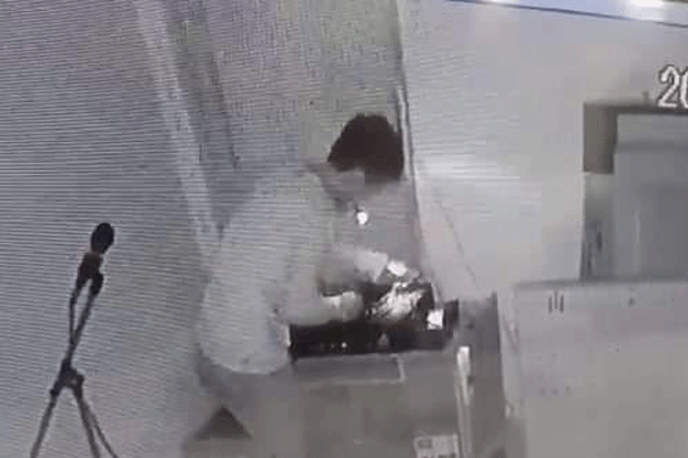Terekam CCTV, Pemuda...