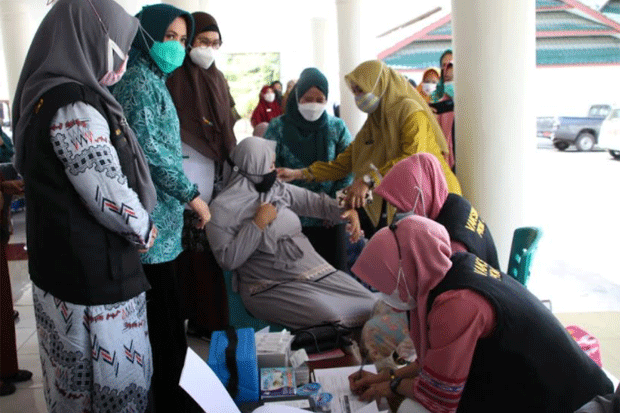 Vaksinasi Covid-19 untuk...
