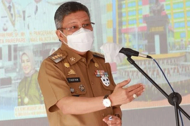 Pemkot Parepare Raih...