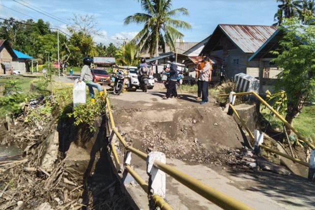 Jembatan Penghubung...