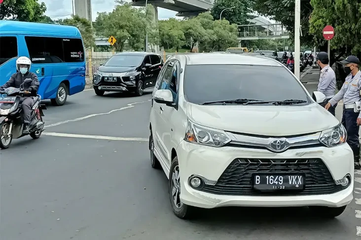 Lalu Lintas TMII Padat,...
