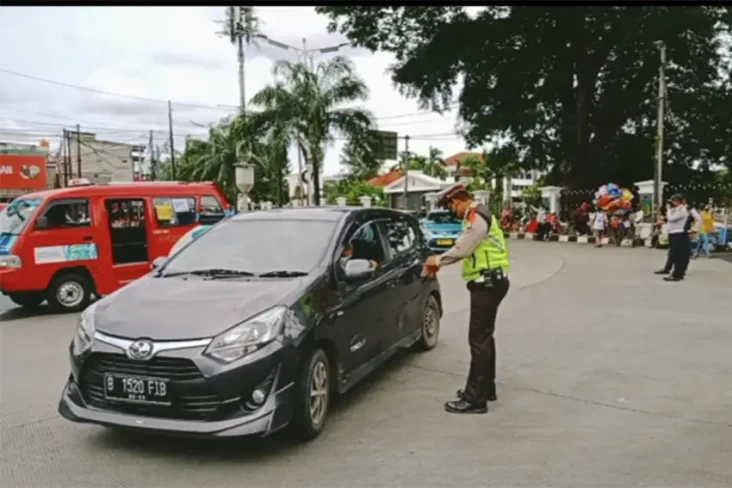 Langgar Ganjil Genap,...