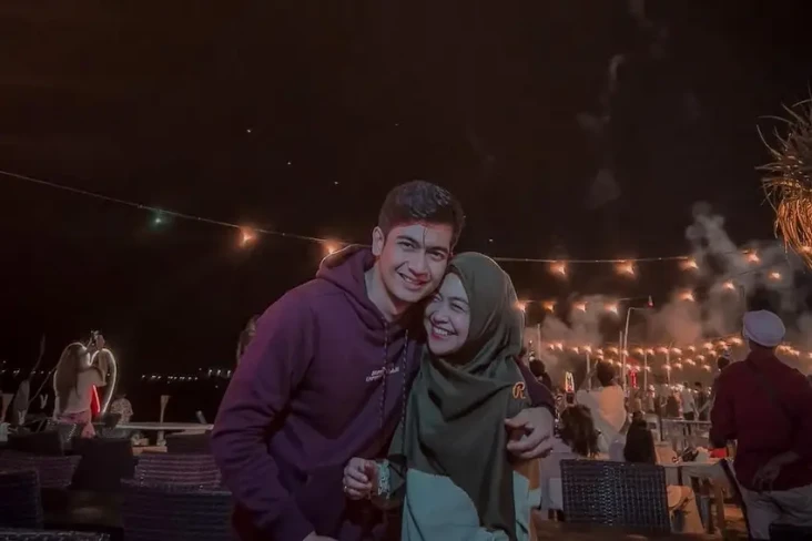Ria Ricis Dipeluk Mesra...