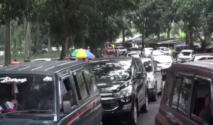 Pecah Rekor, Jalur Wisata...