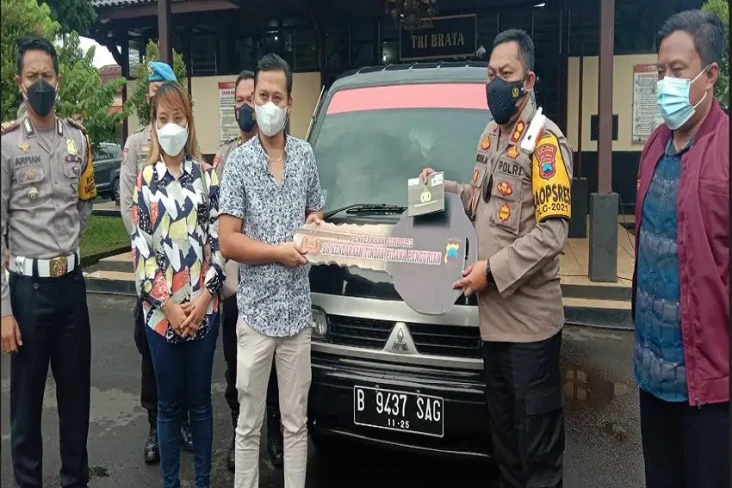 Polres Salatiga Serahkan...