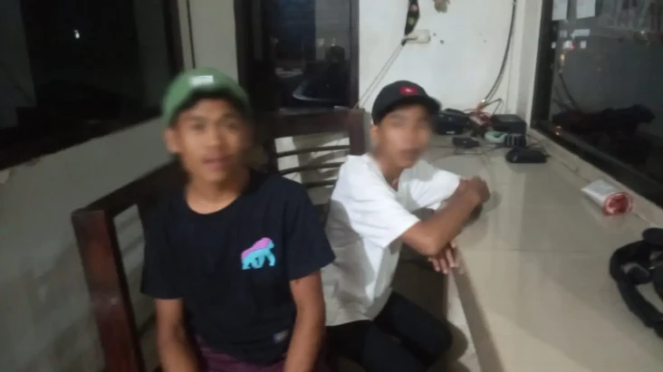 Nyalakan Petasan saat...
