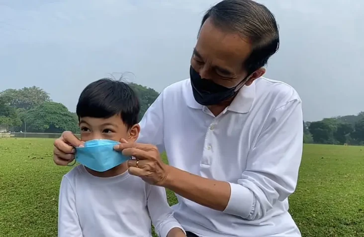 Momen Seru Jokowi Momong...