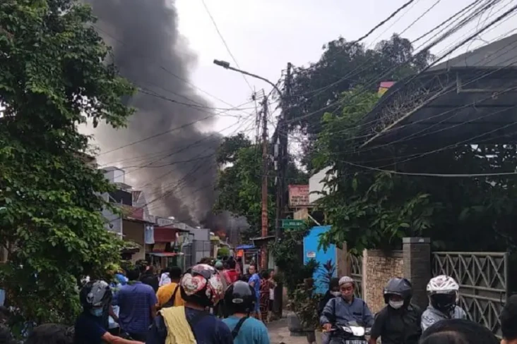 Kebakaran Bengkel di...