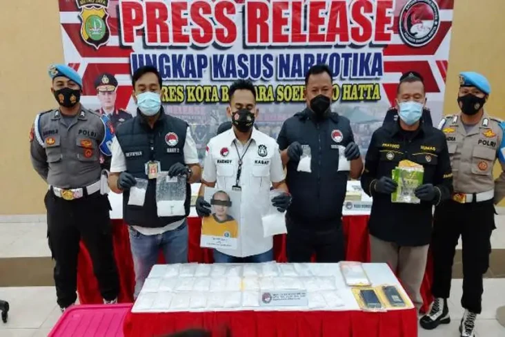 10 Anggota Satuan Narkoba...