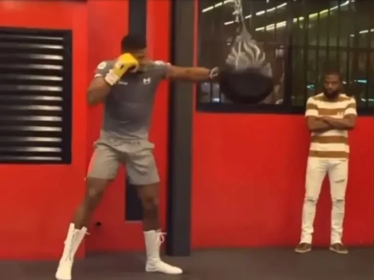 Intip Serunya Anthony...
