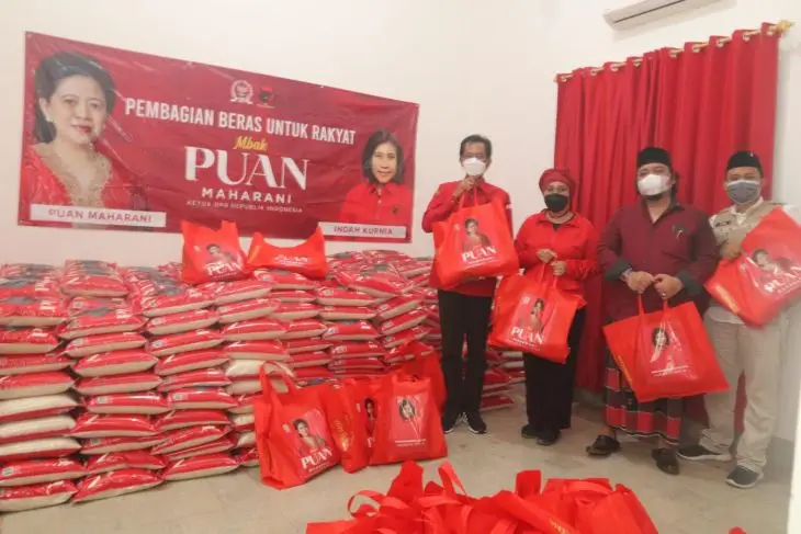 PDI P Bagikan Beras...