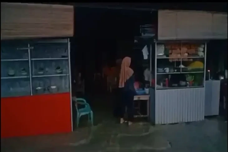Dalam Gelap Gulita,...