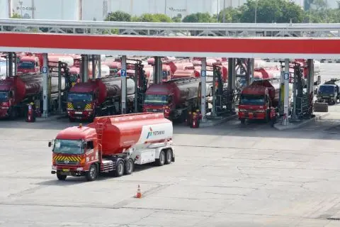 DPR Apresiasi Direksi...