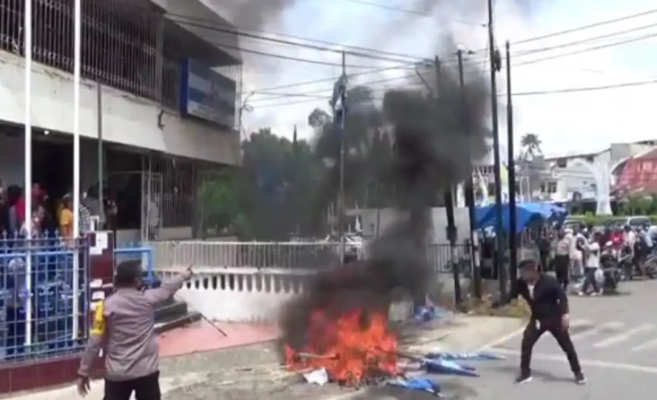 Massa Pendukung Jefri...