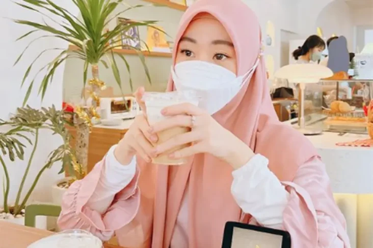 Larissa Chou Kepergok...