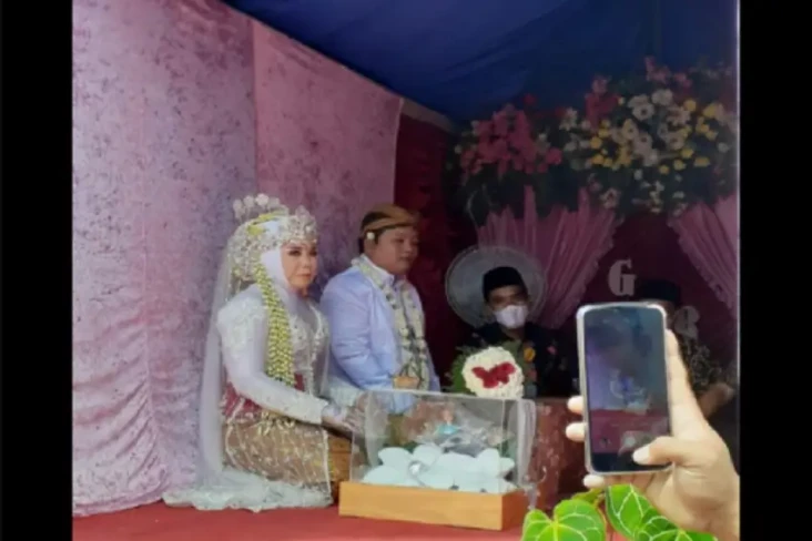Heboh! Sopir Truk di...