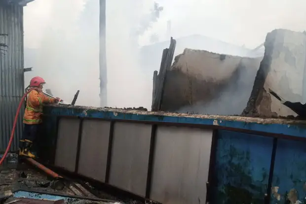 7 Rumah dan Ruang Sekolah...