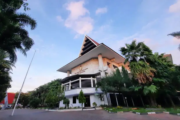 DPRD Makassar Tetapkan...