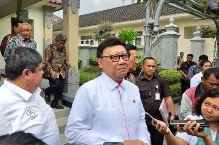 Wali Kota Bekasi Ditangkap...